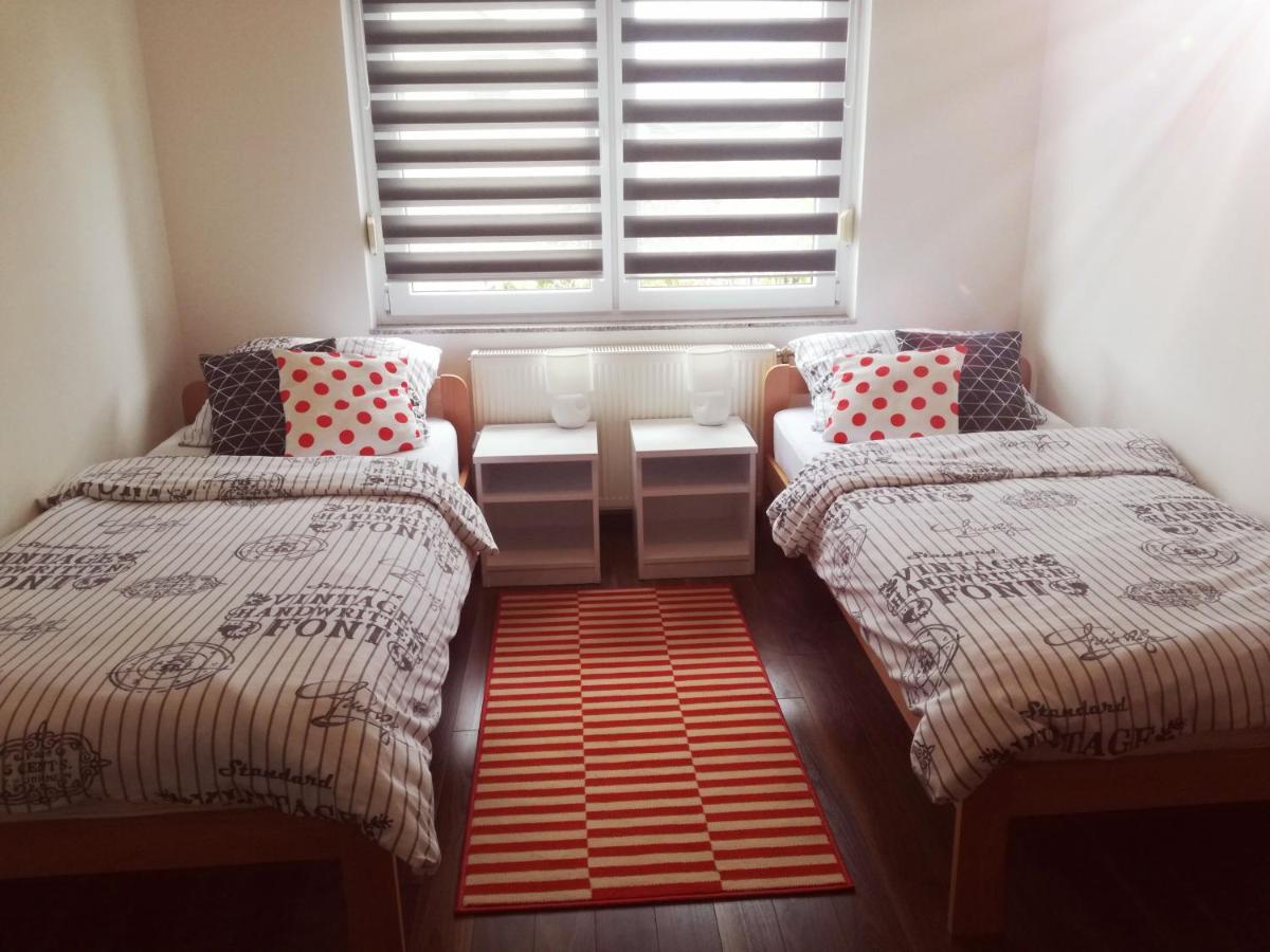 Apartman Maja Lägenhet Otočac Exteriör bild