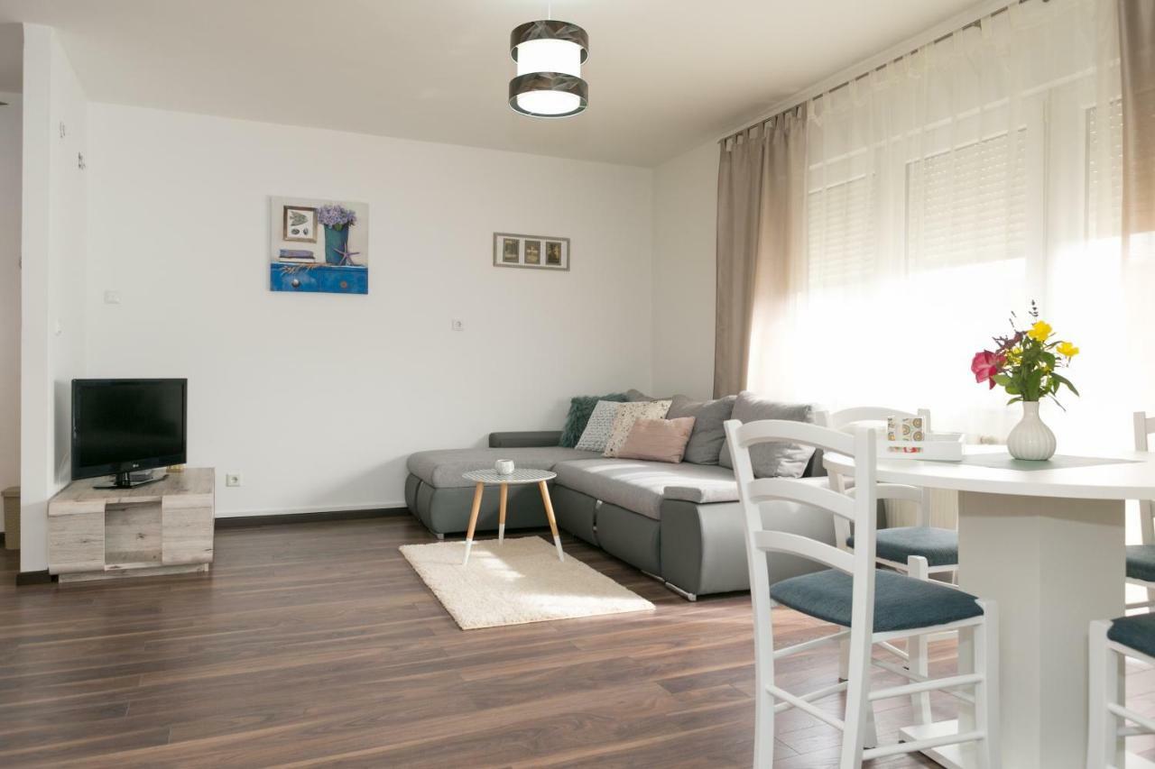Apartman Maja Lägenhet Otočac Exteriör bild