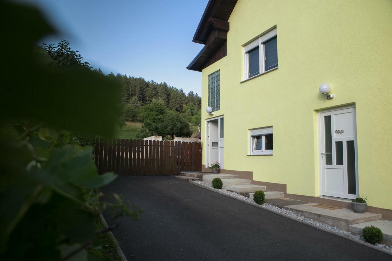 Apartman Maja Lägenhet Otočac Exteriör bild