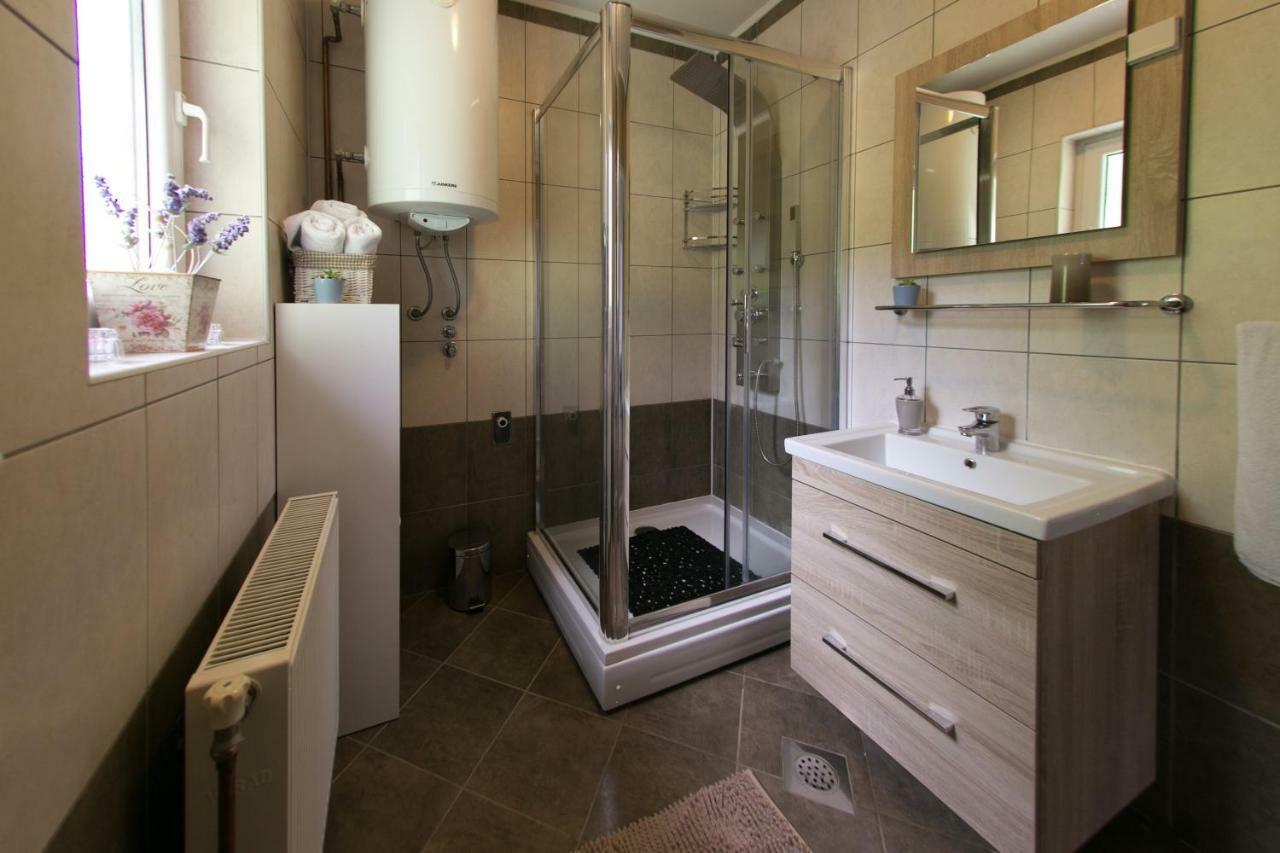 Apartman Maja Lägenhet Otočac Exteriör bild
