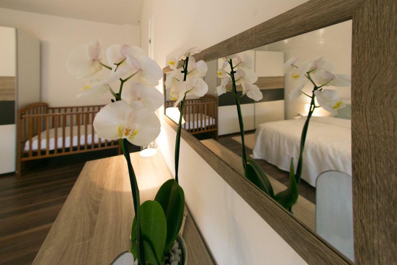 Apartman Maja Lägenhet Otočac Exteriör bild