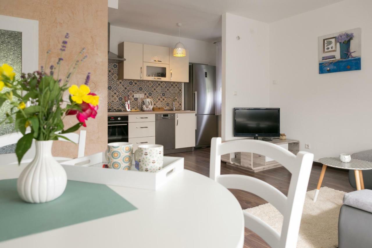 Apartman Maja Lägenhet Otočac Exteriör bild