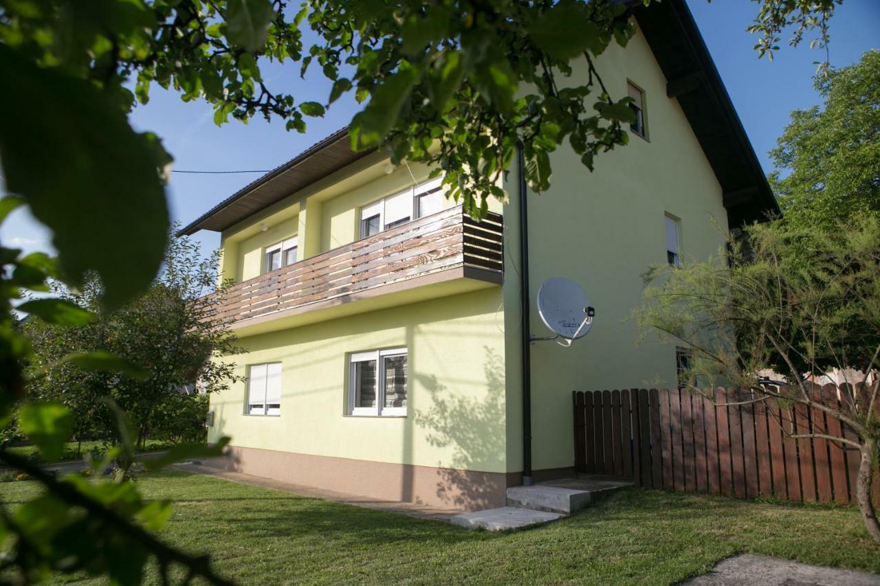 Apartman Maja Lägenhet Otočac Exteriör bild
